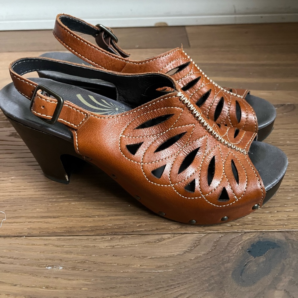 Dansko Rowena Camel Wedge Mules Brown Slingback Sandals Platform Size 40